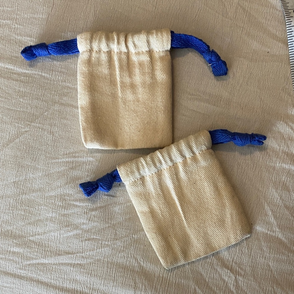 2 Louis Vuitton Cream Pouches with Blue Drawstrings - Picture 4 of 9